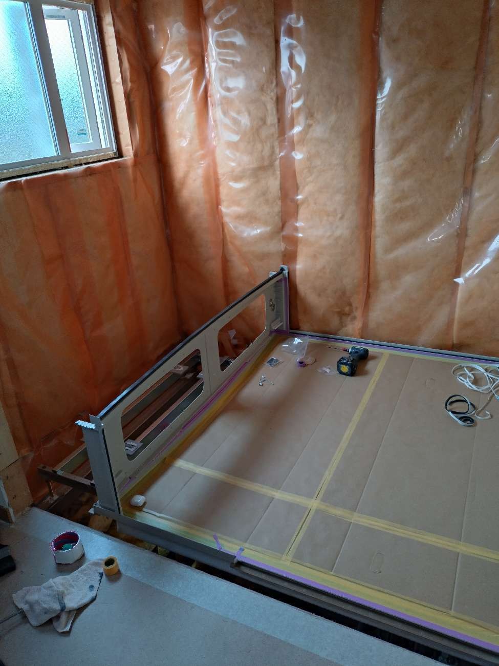 断熱材もしっかり入れます