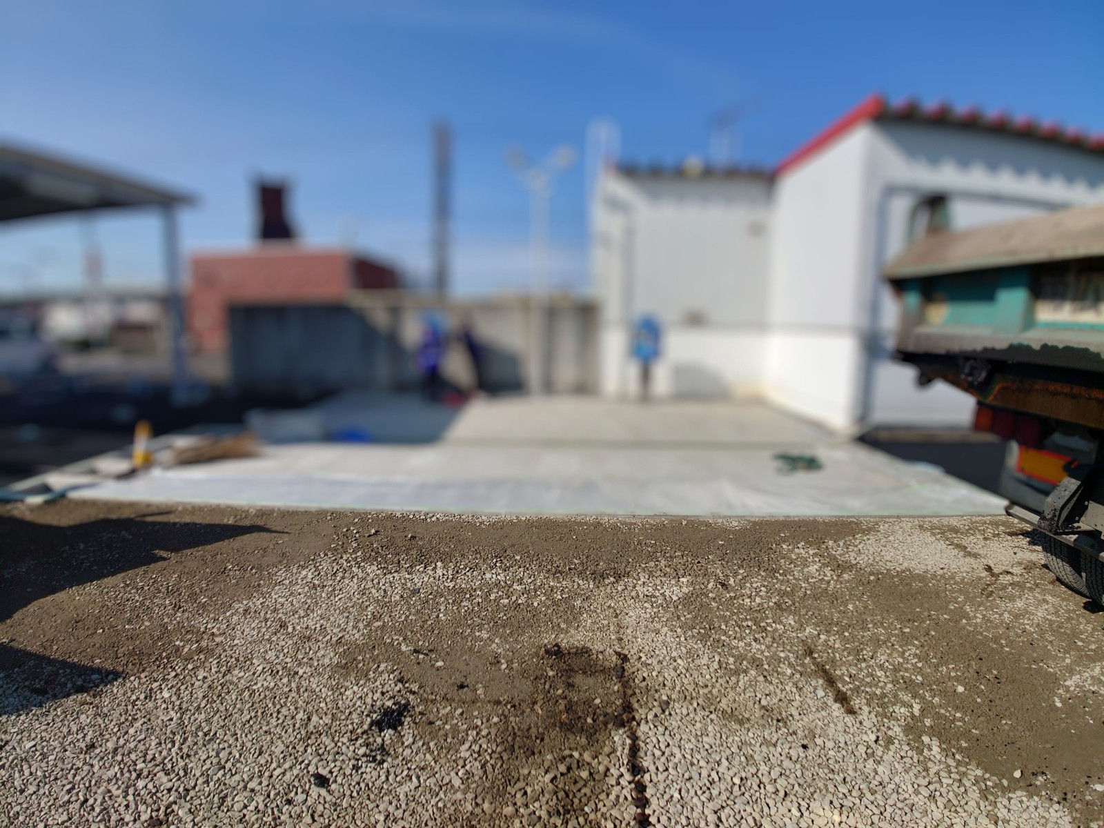 アスファルト中ー