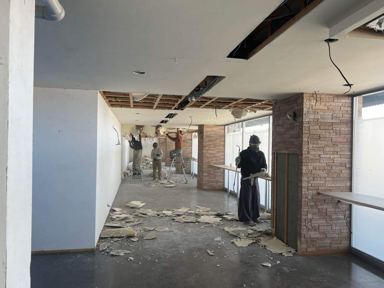 某現場、大規模改修中 完成4月末ですお楽しみに