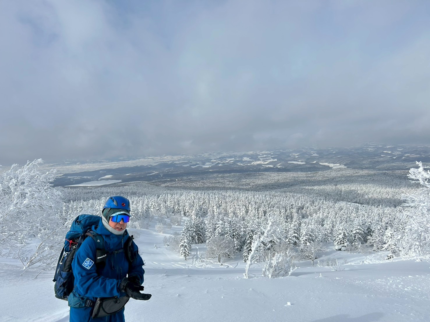 チーム西遊記ジャケット着てます